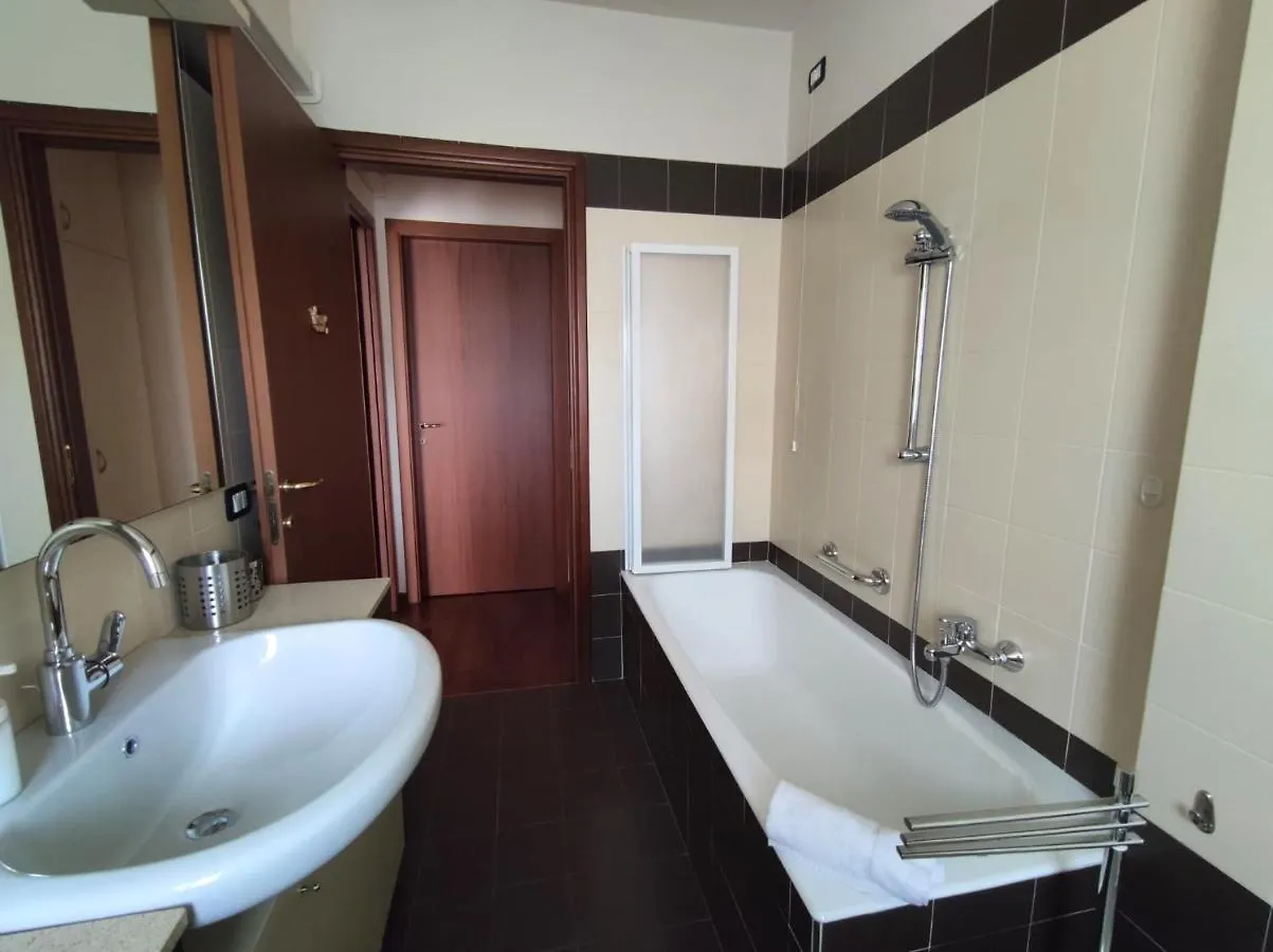 Apartment Appartamento Magnolia - Immobili E Soluzioni Rent Bergamo Italy